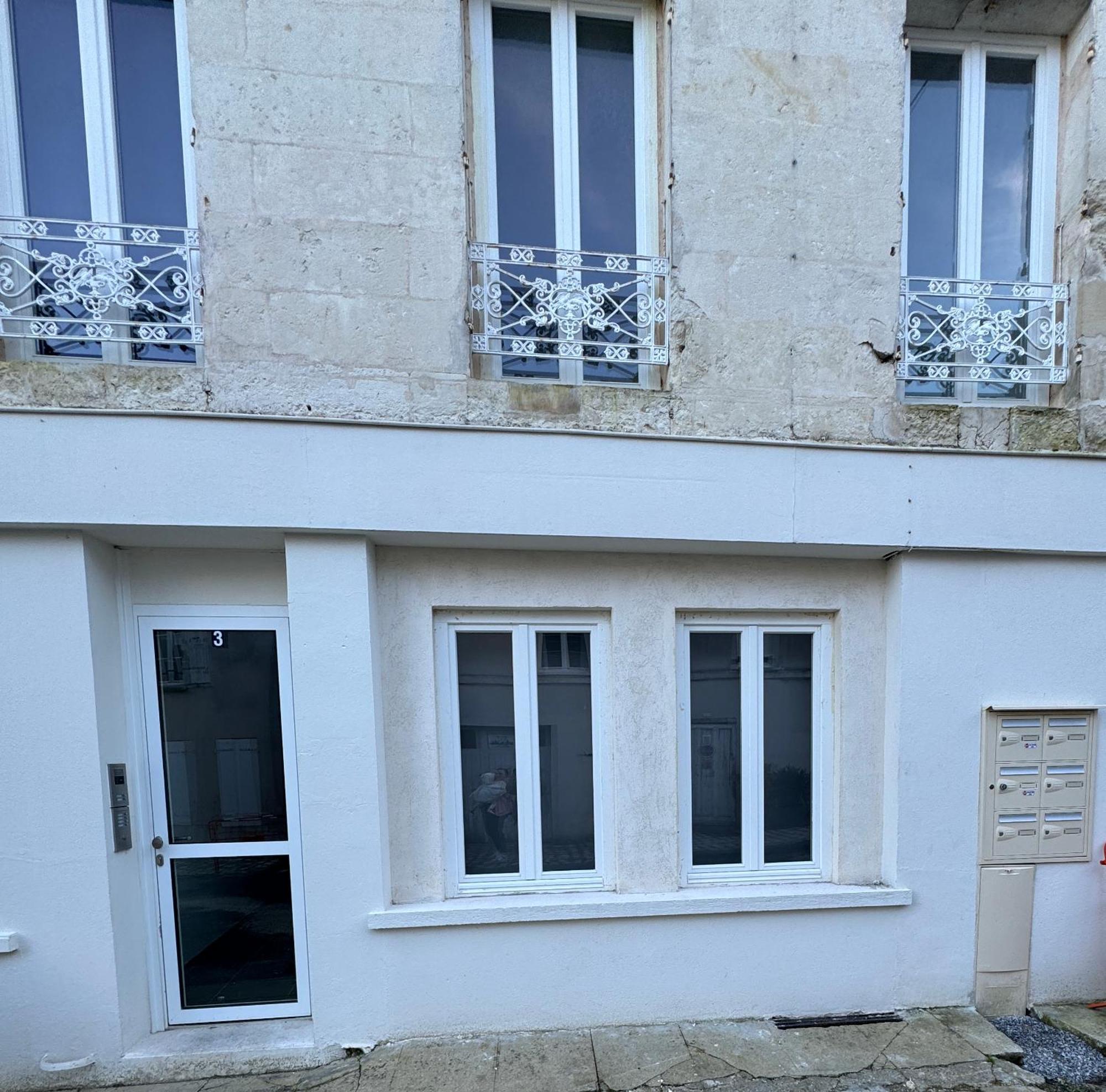 Ave Cesar - Confort Moderne & Charme Gallo-Romain - Coeur De Ville - Tv 4K - Fibre Saintes Ngoại thất bức ảnh